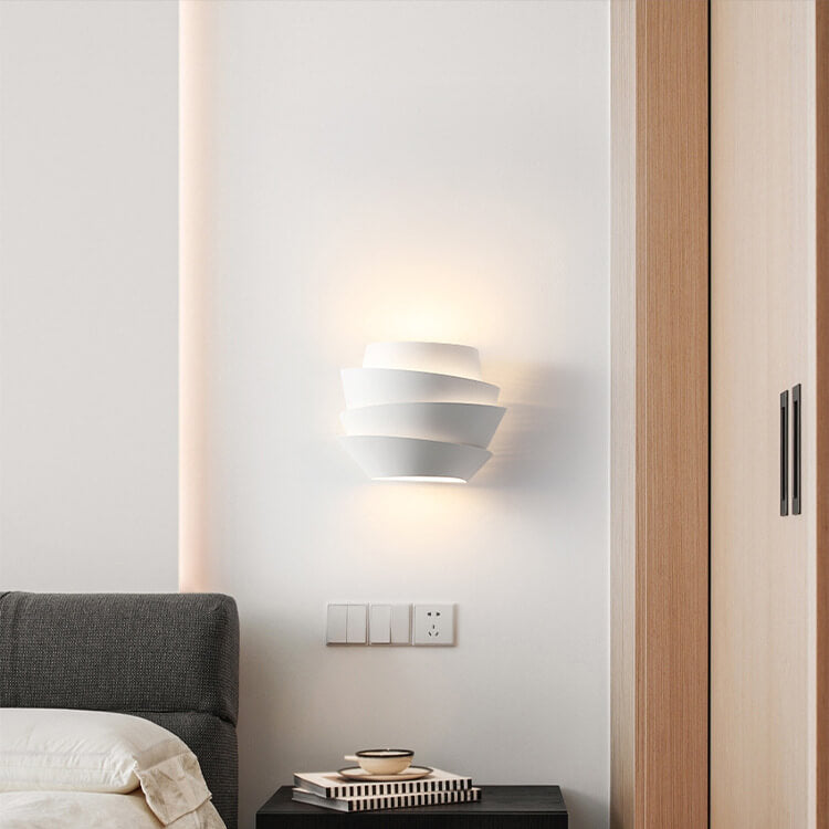 Lampada da parete scandinava NordGlow con due sorgenti luminose