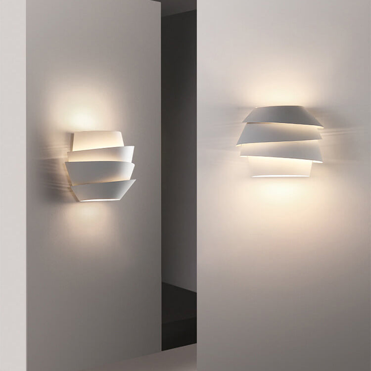 Lampada da parete scandinava NordGlow con due sorgenti luminose