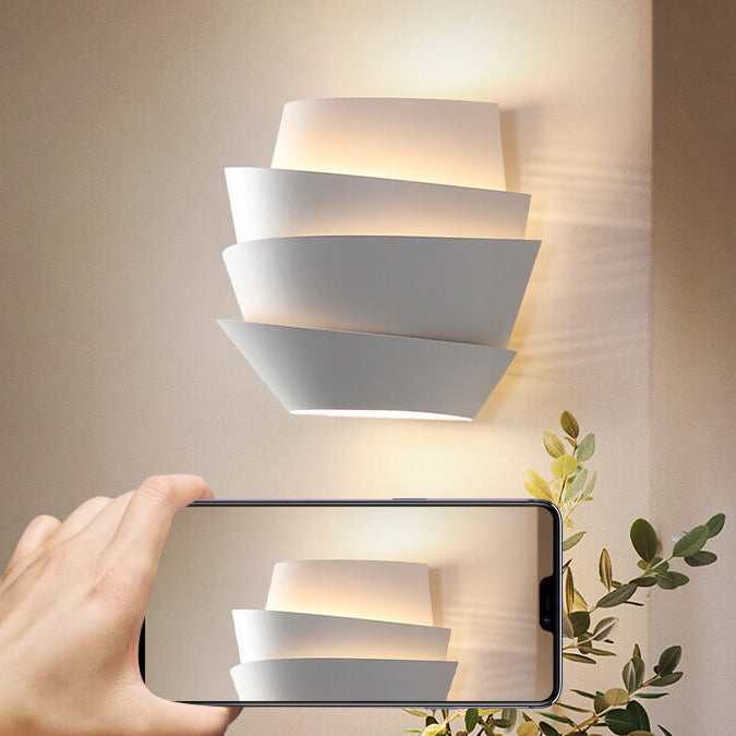 Lampada da parete scandinava NordGlow con due sorgenti luminose