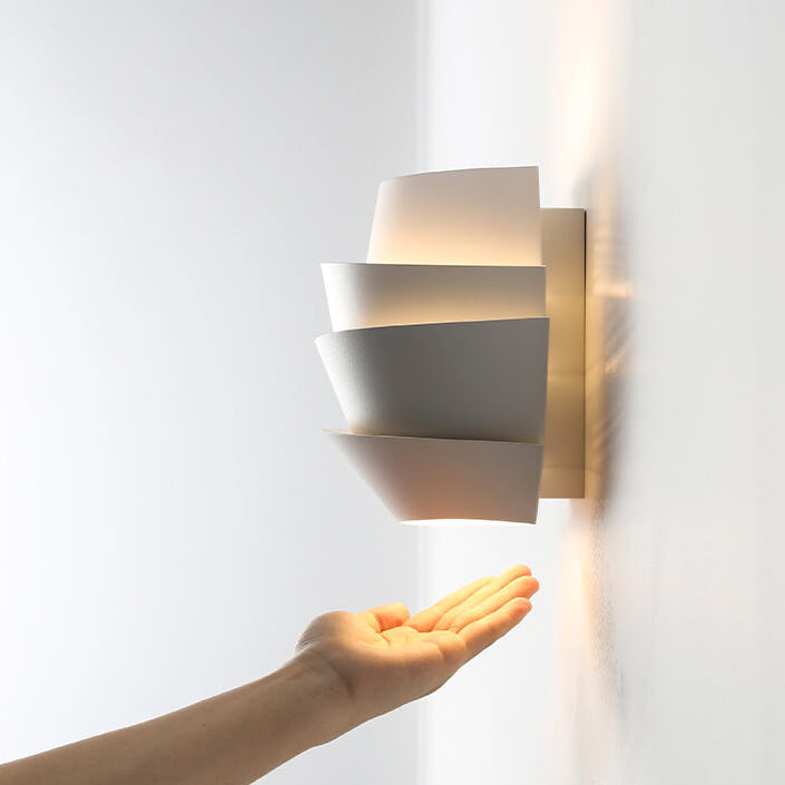 Lampada da parete scandinava NordGlow con due sorgenti luminose