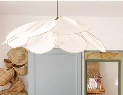 Elegante lampada a sospensione a forma di fiore - Petalume