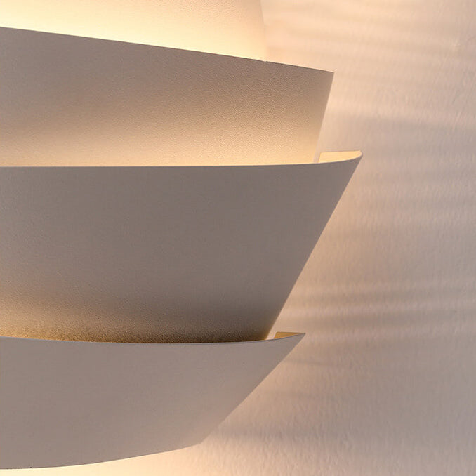 Lampada da parete scandinava NordGlow con due sorgenti luminose