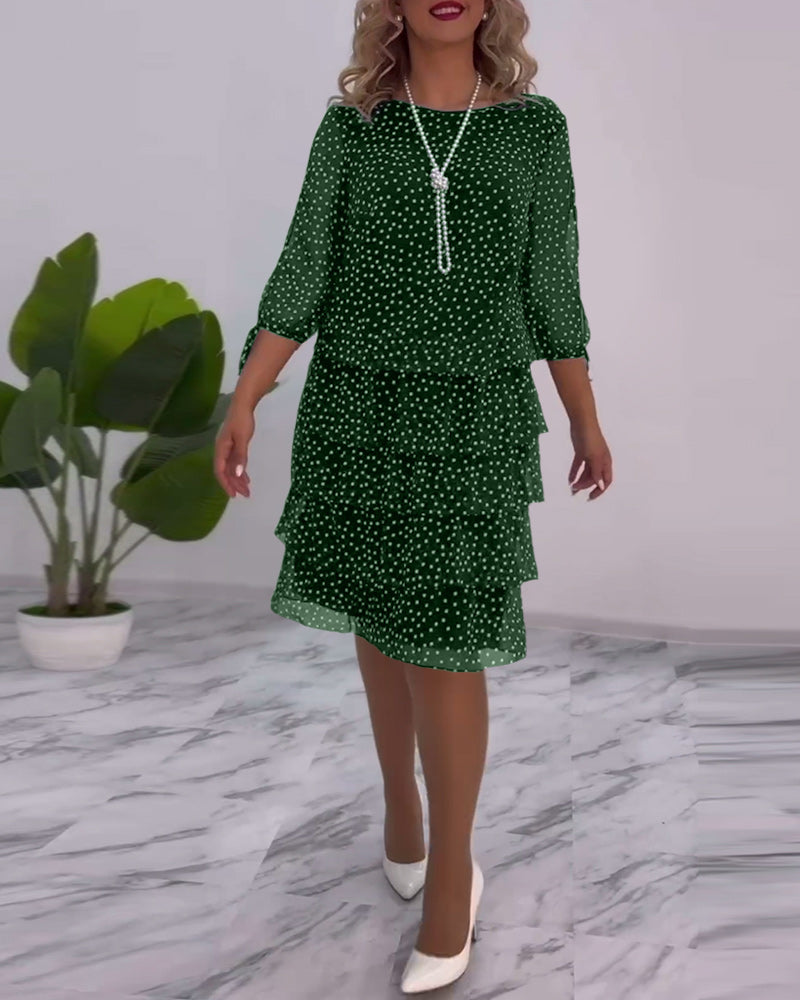 Lagdelt Kjole Prikket Design Feminint Udtryk