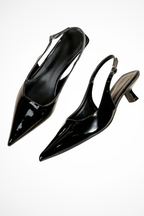 Lucinda Lak Slingback Heels med Spids Tå og Elegant Glans