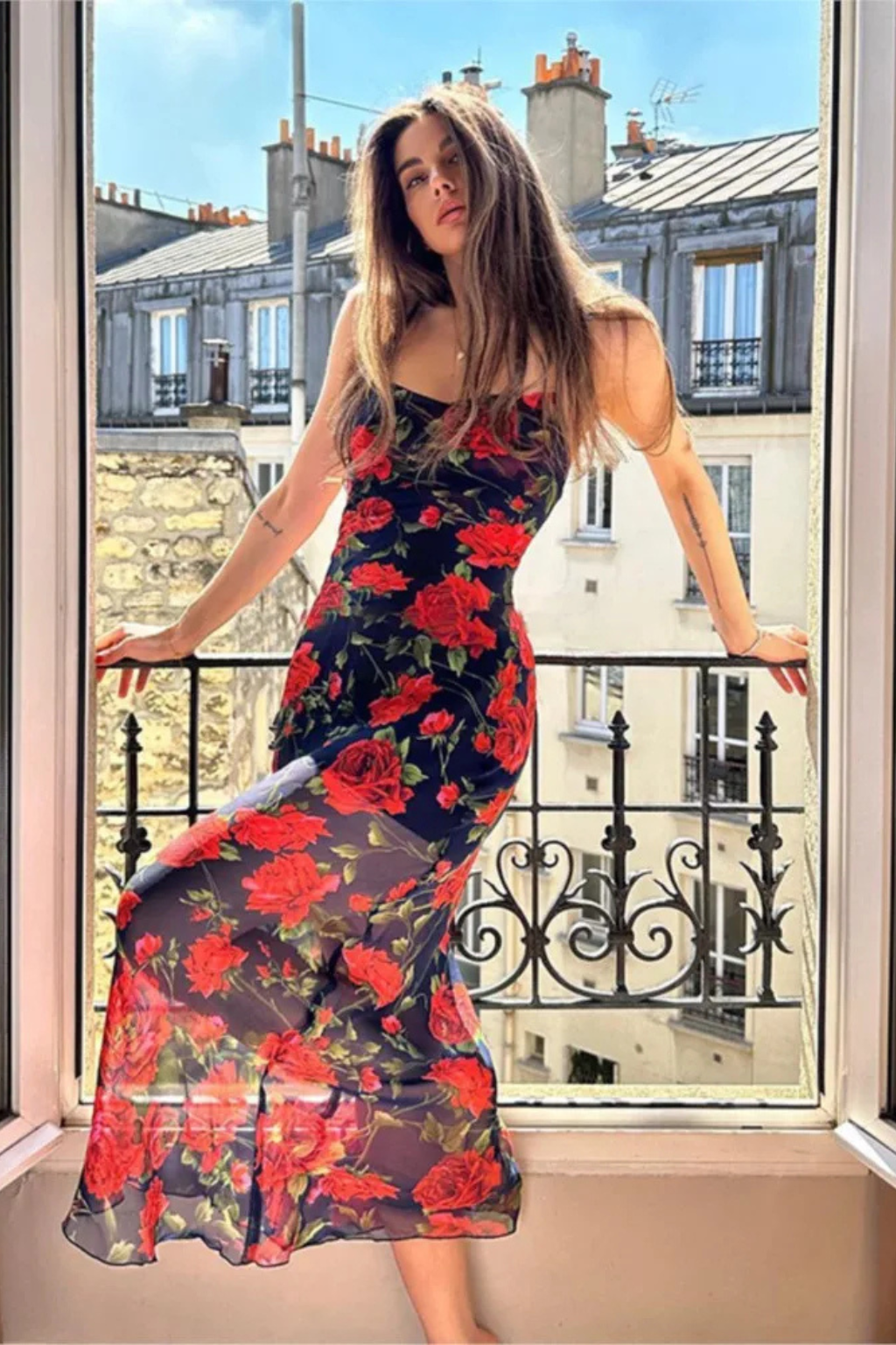 Vestito a Fiori con Spalline Sottile e Silhouette Pura