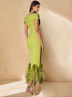Robe de cérémonie pour femme en satin extensible avec détails en plumes