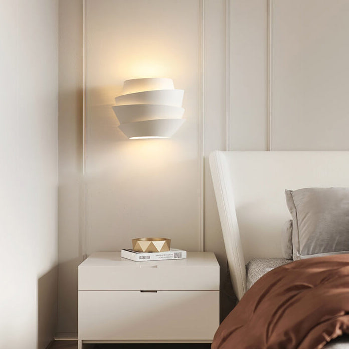 Lampada da parete scandinava NordGlow con due sorgenti luminose