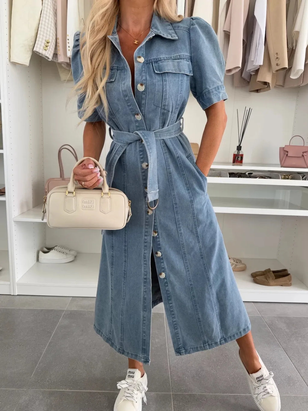 Abito in Denim Silhouette Larga Stile Moderno e Confortevole
