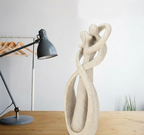 Eternal Embrace – Abstrakt Figurine af Tidøs Kærlighed | Moderne Indretning & Unik Gaveidé