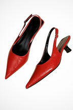 Lucinda Lak Slingback Heels med Spids Tå og Elegant Glans