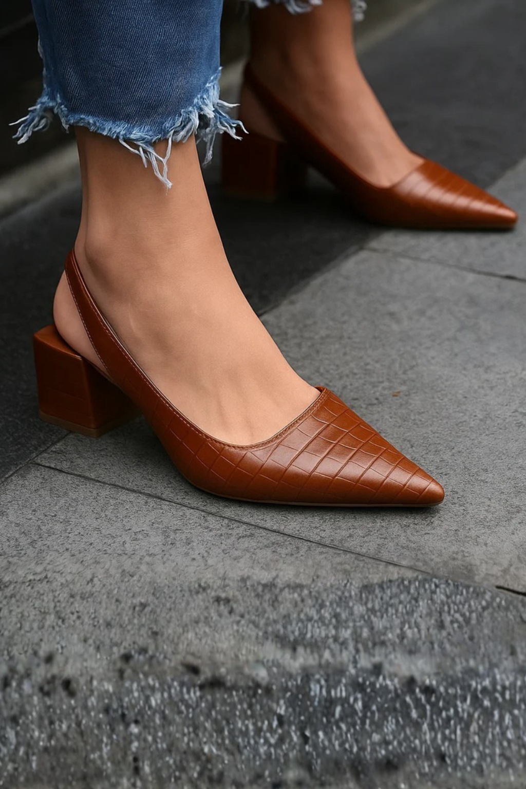Slingback Pumps con Punta Affilata e Tacco Basso