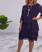 Lagdelt Kjole Prikket Design Feminint Udtryk