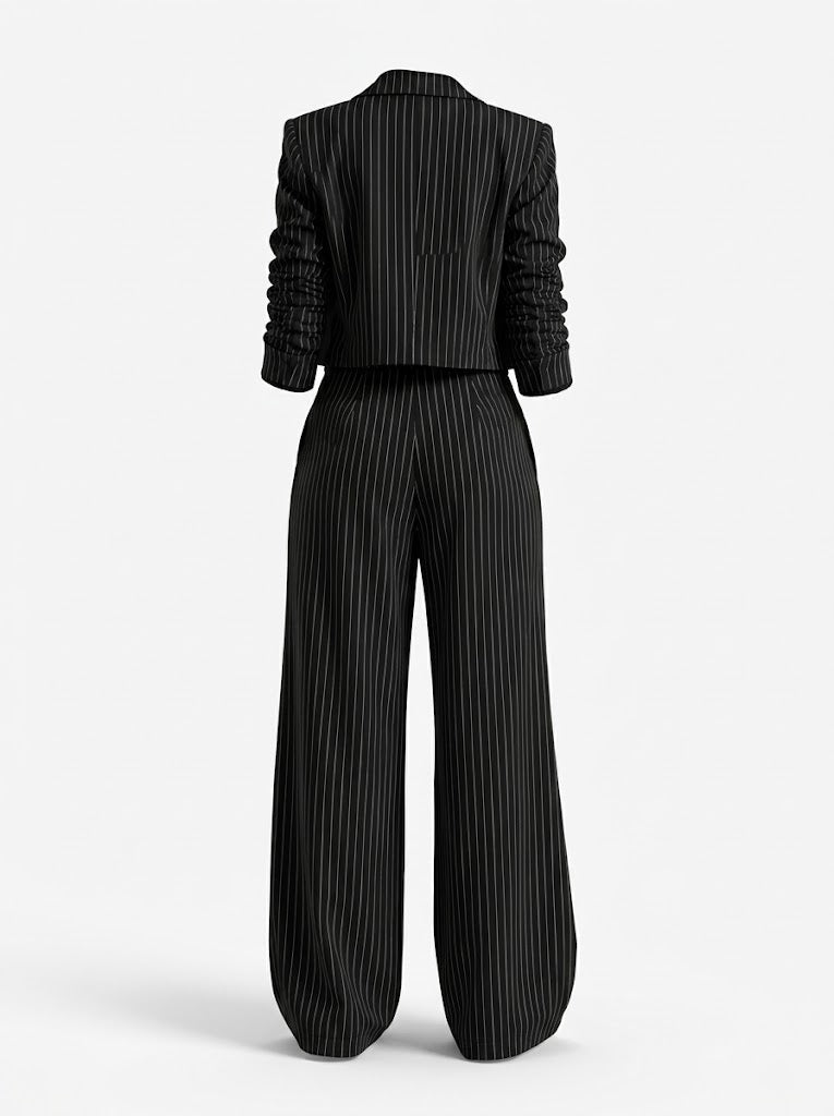 Completo Donna Gessato con Blazer Corto e Pantaloni a Gamba Larga