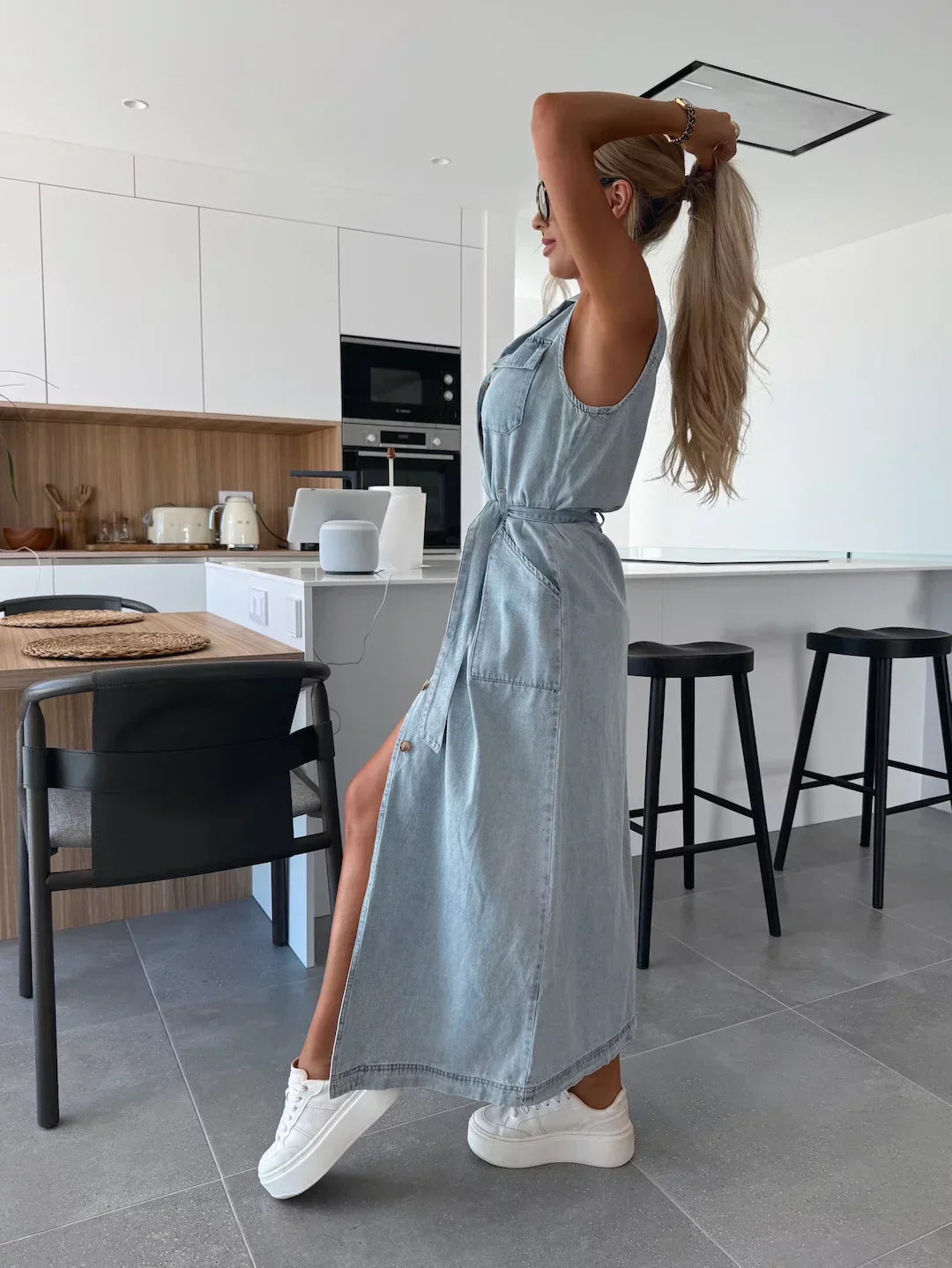 Abito in Denim Senza Maniche Silhouette Stile Moderno