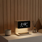 Sengelampe 3-i-1 med Trådløs Opladning – Dæmpbar Touchkontrol og Indbygget Alarmdisplay