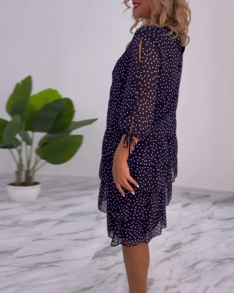 Lagdelt Kjole Prikket Design Feminint Udtryk