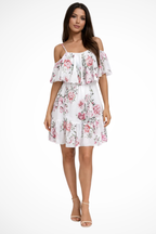 Blomstret Off-Shoulder Kjole med Flæser og Let Sommerlook