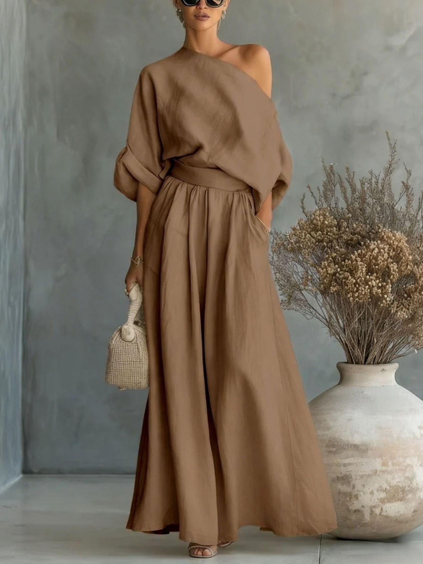 Ensemble femme en lin avec blouse drapée et pantalon large