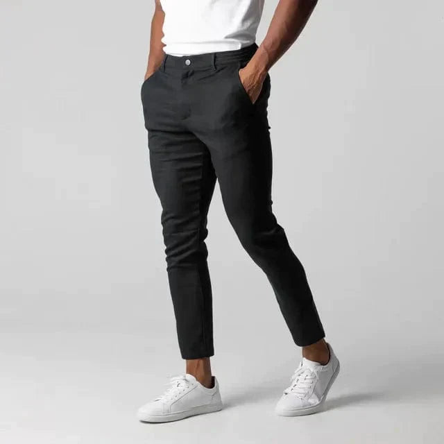 Modernisti leikatut slim fit -chinot miehille