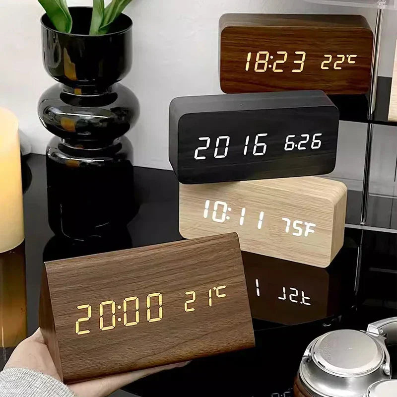 Sveglia LED Controllata da Voce – Design Elegante per un Arredamento Minimalista