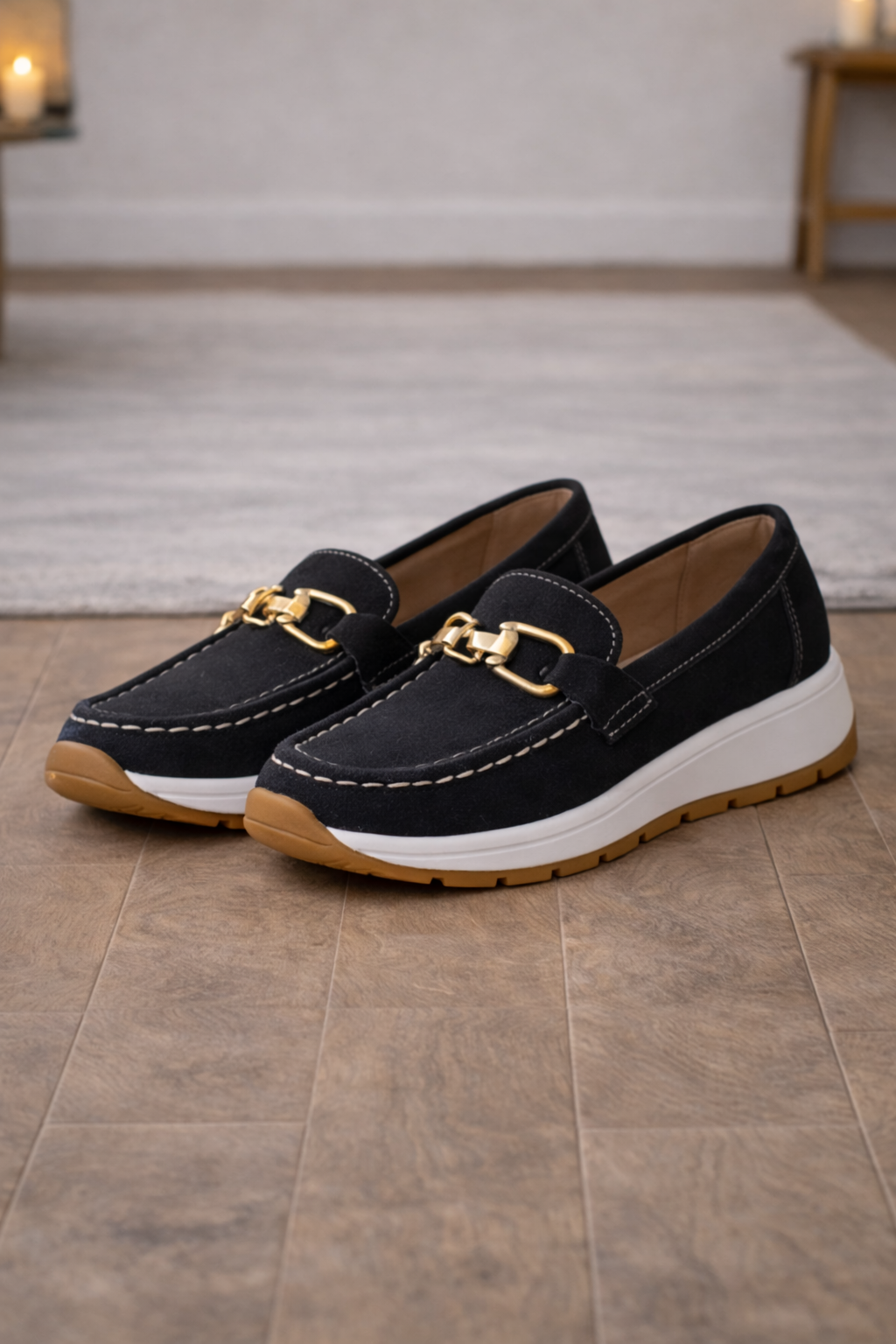 Mocassini Slip-On Effetto Camoscio con Morsetto Decorativo