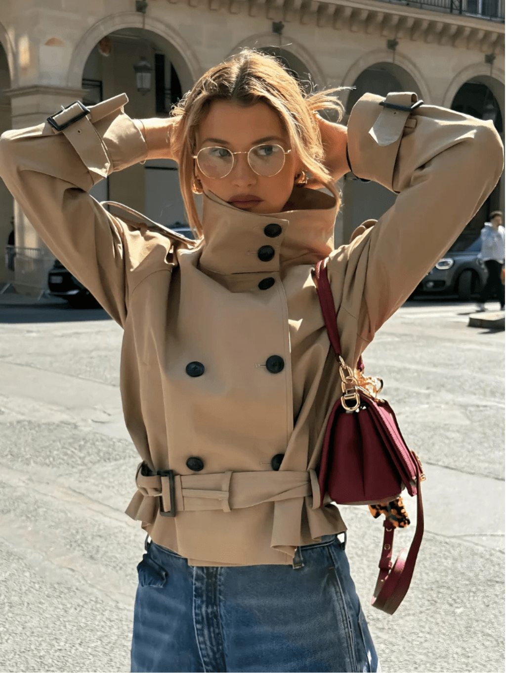 Trench Corto Donna dal Design Elegante
