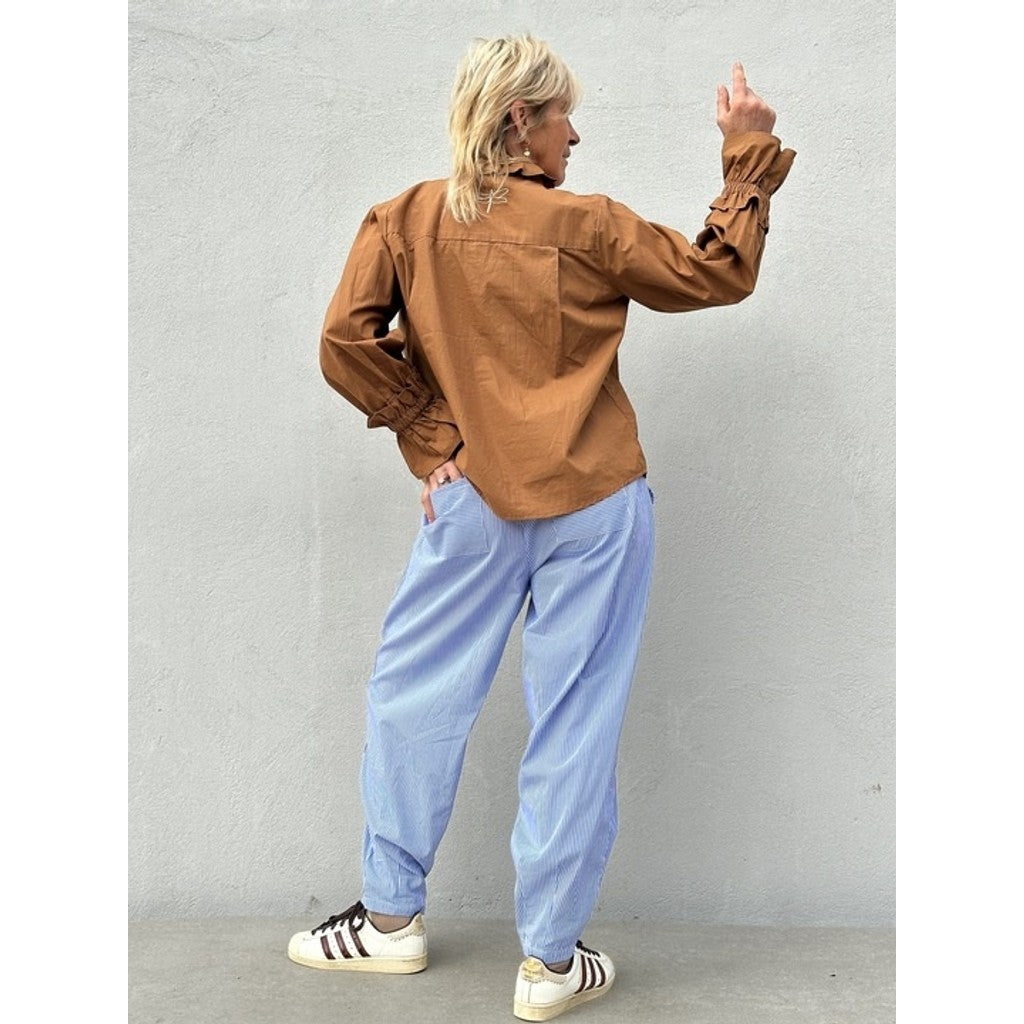 Pantaloni a Righe Silhouette Barrel Stile Moderno