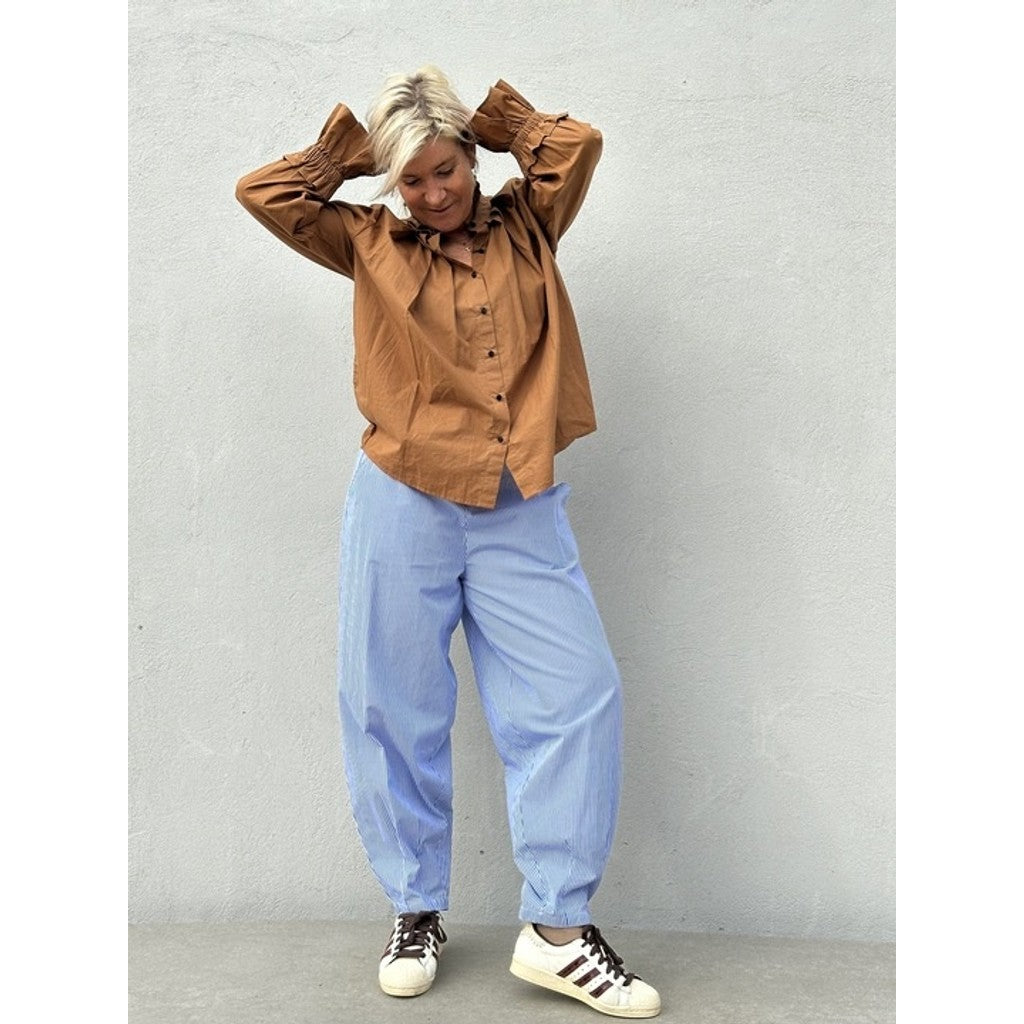 Pantaloni a Righe Silhouette Barrel Stile Moderno