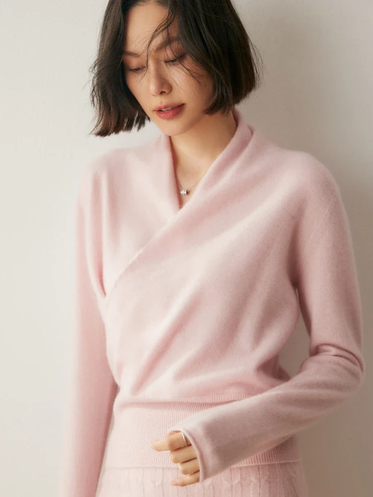 Pull femme croisé sur le devant – Élégant, ajusté et à manches longues