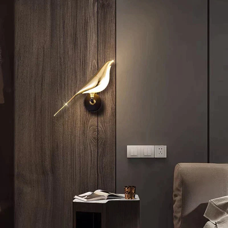 Moderne Væglampe til Fugle - AviaryGlow