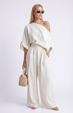Ensemble femme en lin avec blouse drapée et pantalon large
