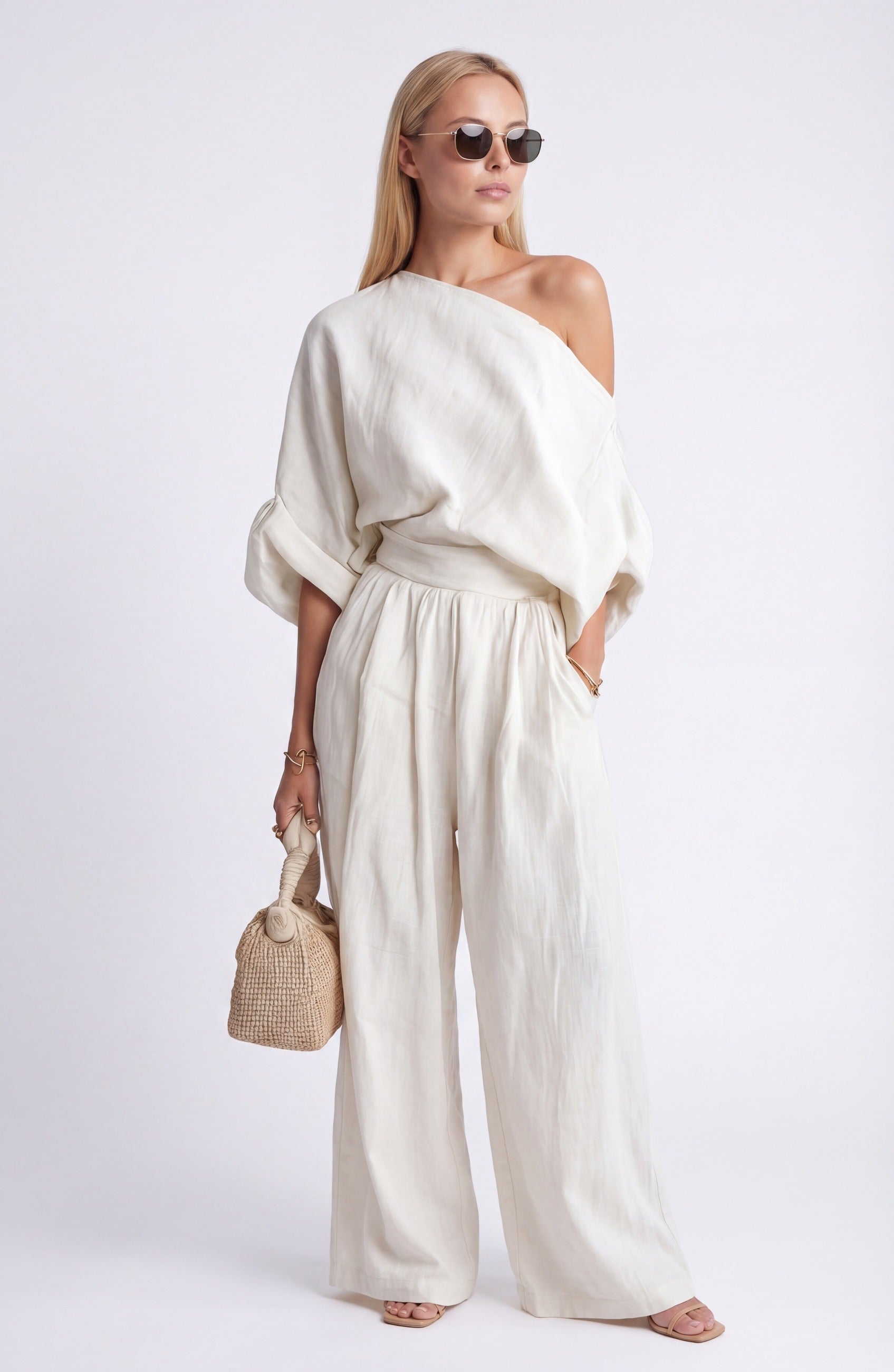 Ensemble femme en lin avec blouse drapée et pantalon large