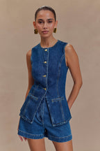 Ensemble femme en denim avec gilet et short taille haute
