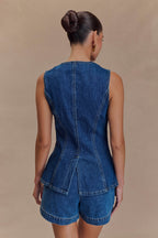 Ensemble femme en denim avec gilet et short taille haute