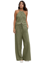 Set Halter con Pantaloni Larghi – Elegante Look Estivo a Due Pezzi