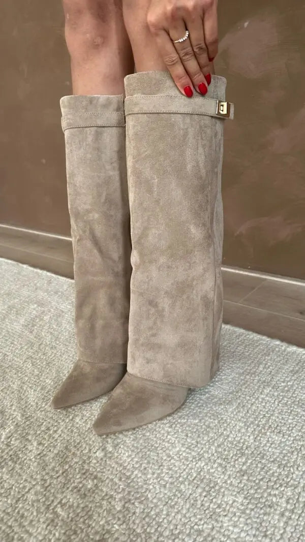 Stivali Alti Donna in Pelle o Camoscio con Tacco Elegante