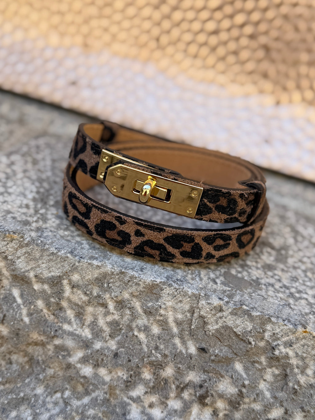 Cintura in Pelle con Vestibilità Regolabile e Aspetto Pulito