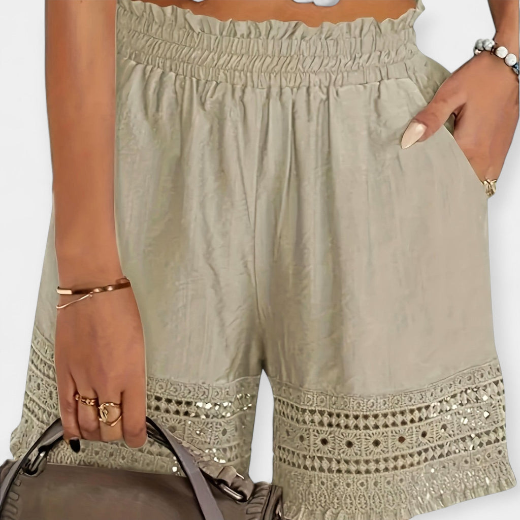 Ida Blonde Shorts med Let Pasform og Feminin Silhuet