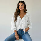 Blusa de mujer de encaje texturizado con lazo en el cuello