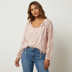 Blusa de mujer de encaje texturizado con lazo en el cuello
