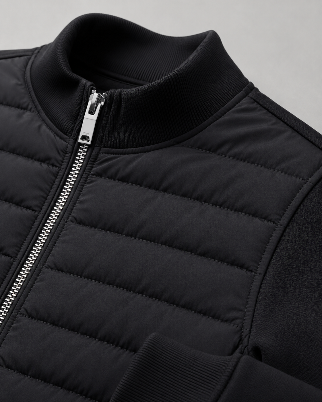 Chaqueta híbrida acolchada de hombre con mangas de punto