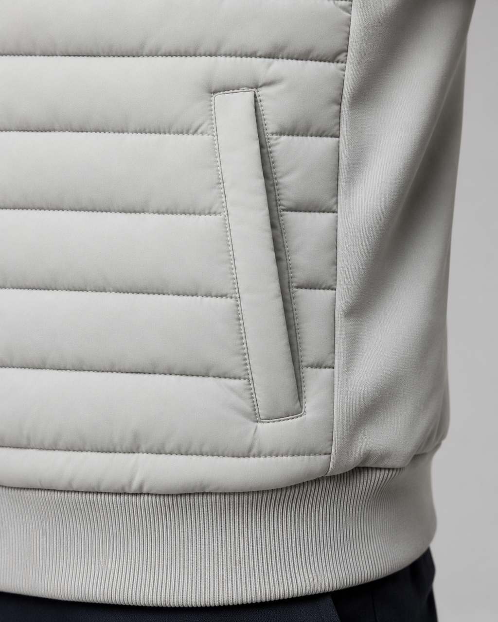 Chaqueta híbrida acolchada de hombre con mangas de punto