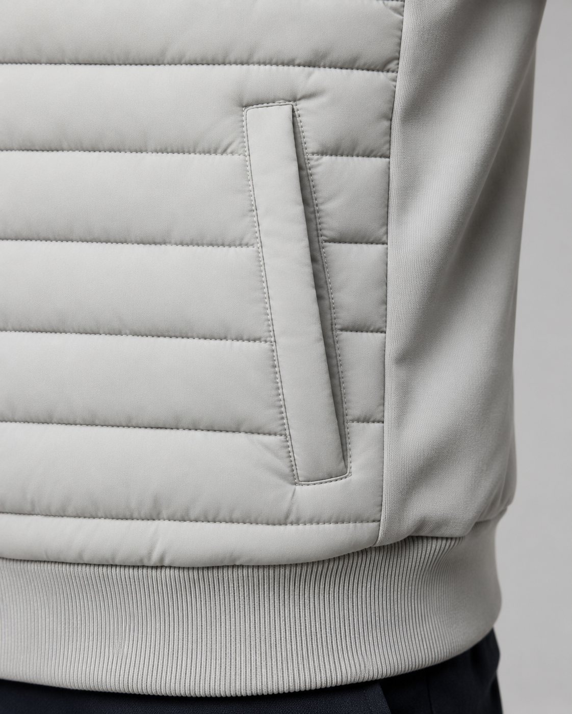 Chaqueta híbrida acolchada de hombre con mangas de punto