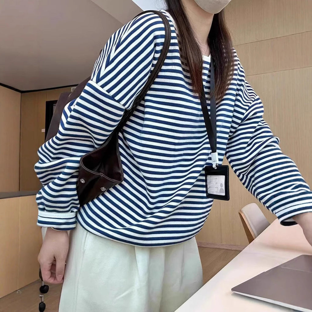 Pull léger pour femme en mélange de coton – col rond, coupe ample et épaules tombantes