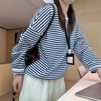 Pull léger pour femme en mélange de coton – col rond, coupe ample et épaules tombantes