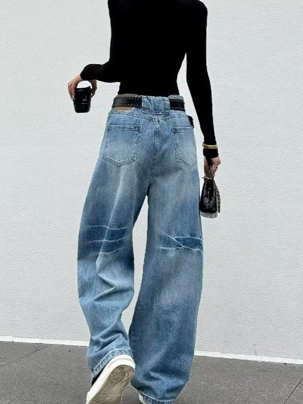 Jean pour femme à jambe barrel et taille haute – Denim délavé avec plis et style vintage