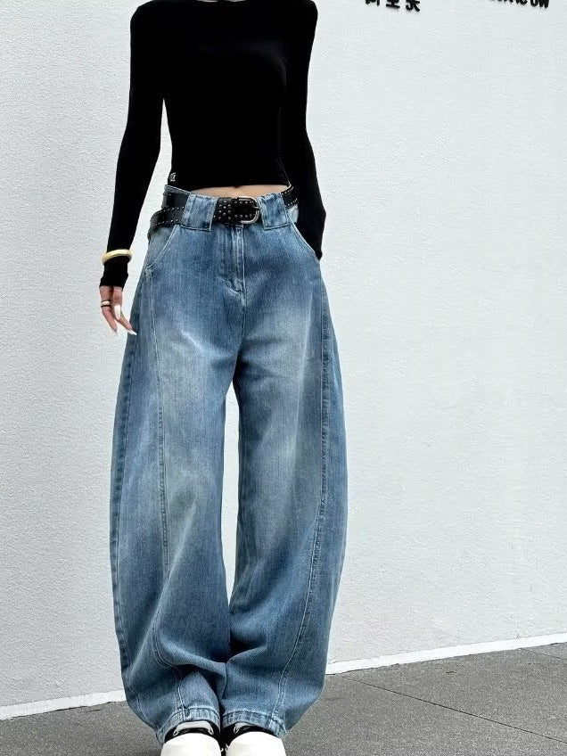 Jeans para mujer de pierna barrel y cintura alta – Denim lavado con pliegues y estilo vintage