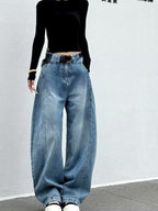 Jeans para mujer de pierna barrel y cintura alta – Denim lavado con pliegues y estilo vintage