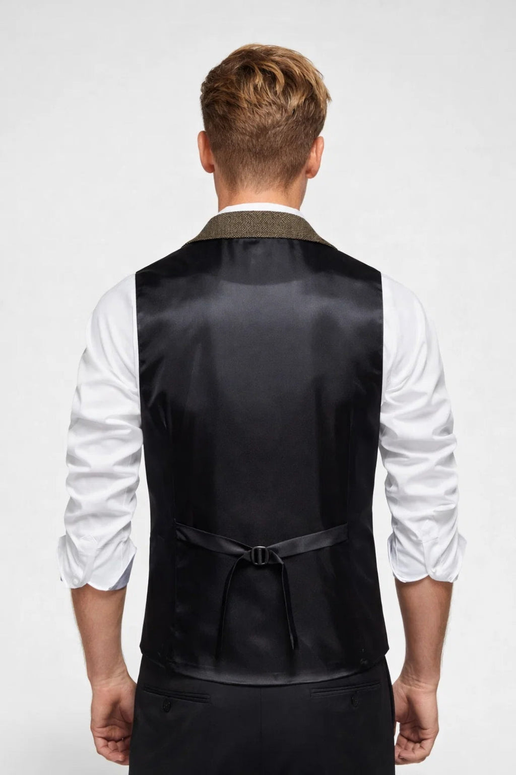 Gilet Sartoriale Uomo con Revers e Dettaglio a Catena