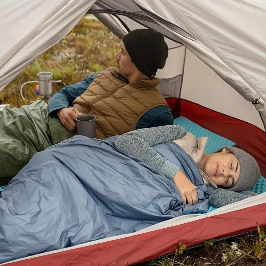 Sacco a Pelo Compatto e Leggero – Portatile, Caldo e Pronto per Avventure all'Aperto